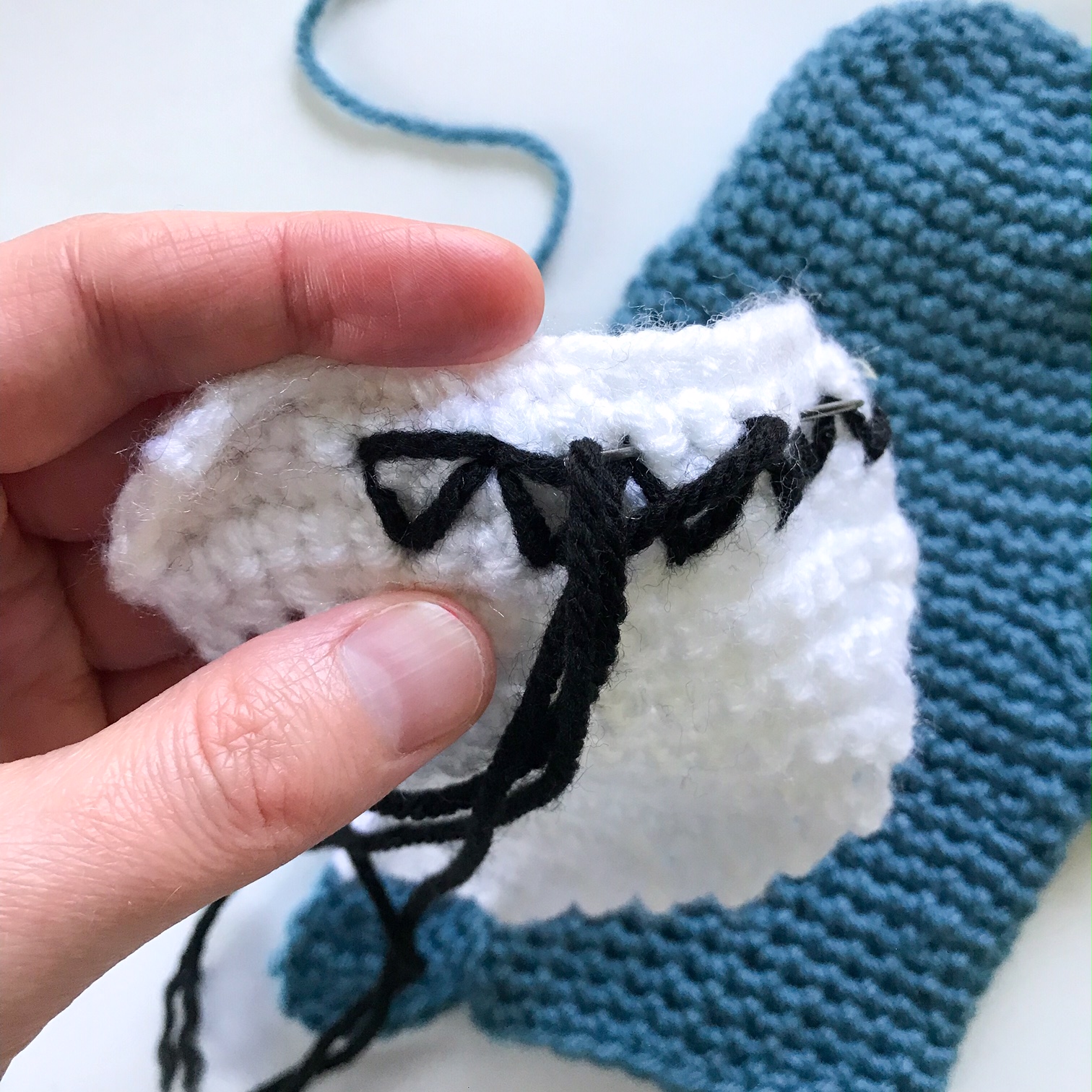 Manta a crochet tiburón  Crochet patterns, Crochet, Sewing